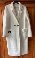 Witte bouclé jas 40-46 €35,-, Kleding | Dames, Jassen | Winter, Made in Italy, Wit, Maat 42/44 (L), Nieuw
