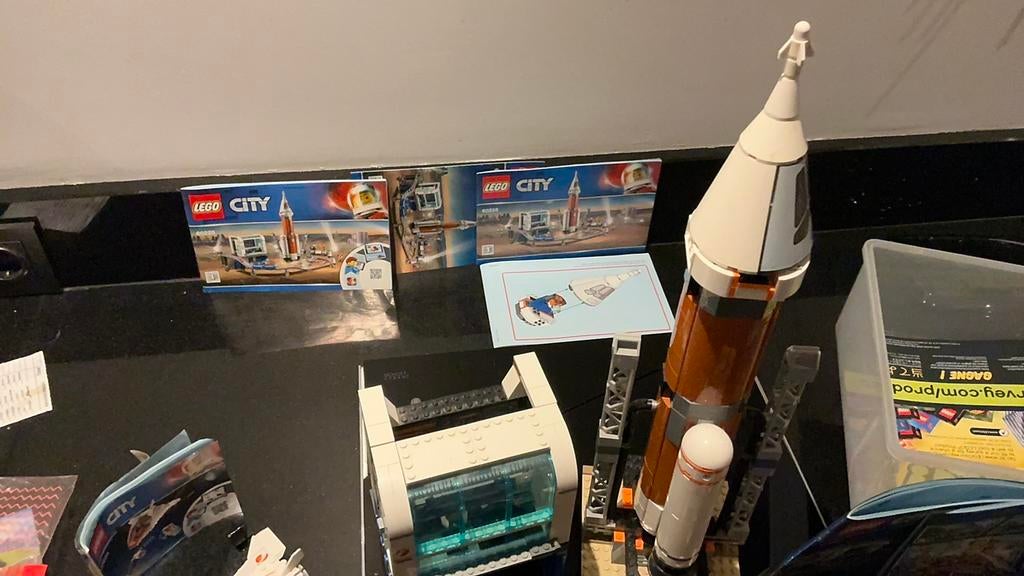 Rode roos in een glazen stolp als mooie decoratie. Valentein, Ophalen of Verzenden, Zo goed als nieuw