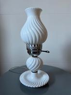 Vintage Melkglas opaline olieLamp met Swirl Motief hurricane, Ophalen of Verzenden, Gebruikt, Glas