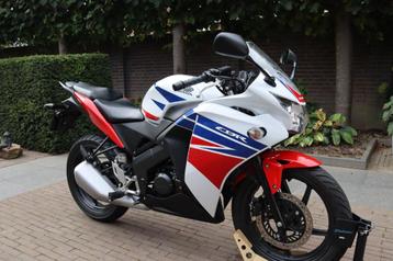 Honda CBR125R - Nieuwe banden! beschikbaar voor biedingen