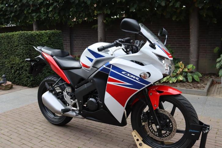 Honda CBR125R - Nieuwe banden!, Motoren, Motoren | Honda, Bedrijf, Sport, 11 kW of minder, 1 cilinder, Minimaal motorrijbewijs A1