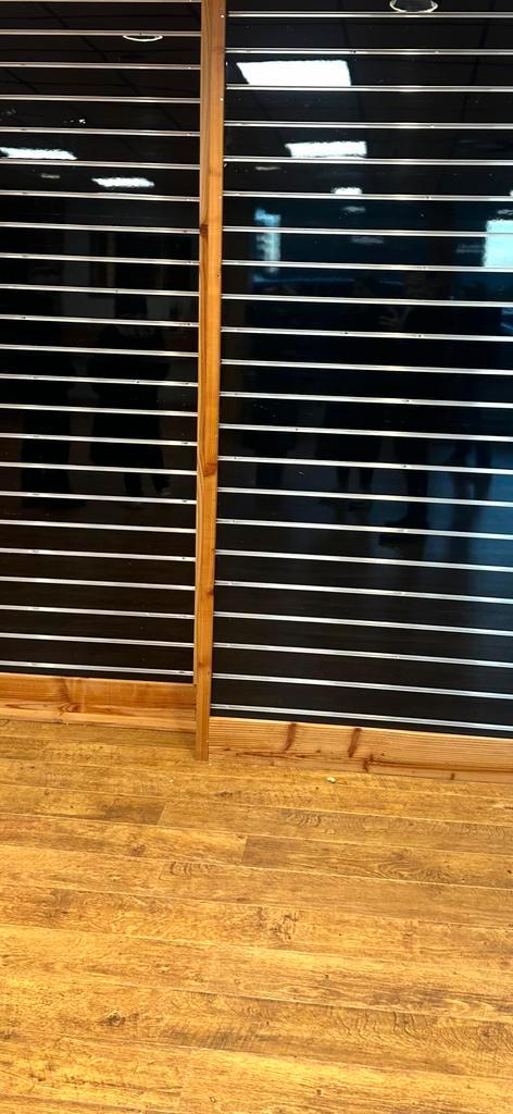 Wandpaneel met rails, Huis en Inrichting, Woonaccessoires | Wanddecoraties, Zo goed als nieuw, Ophalen