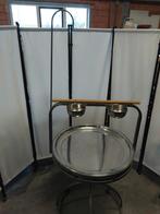 Papagaaien standaard op wielen, Ophalen