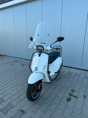 Vespa sprint 4T 2017. In topstaat ! beschikbaar voor biedingen