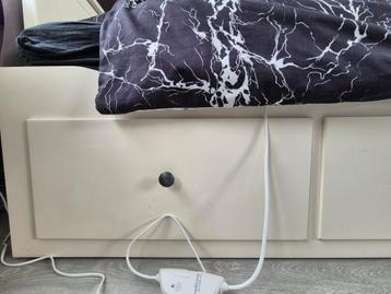 Hemnes bedbank  beschikbaar voor biedingen