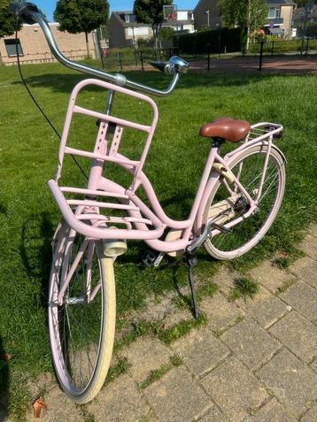 Dames fiets 28 inch zie op foto beschikbaar voor biedingen