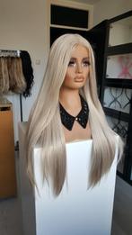Basic Lace Pruik: Gemêleerd Licht Blond, Ijzig Blond, stijl, Ophalen of Verzenden, Nieuw, Pruik of Haarverlenging