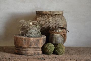 Oude houten bowl beschikbaar voor biedingen