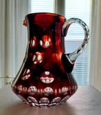 Boheemse schenkkan/vaas in robijnrood geslepen kristal glas., Antiek en Kunst, Ophalen of Verzenden