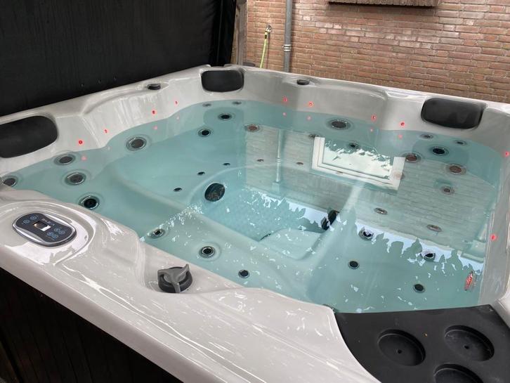 Jacuzzi balboa 5 persoons, Tuin en Terras, Bubbelbaden en Hottubs, Zo goed als nieuw, Pomp, Ophalen