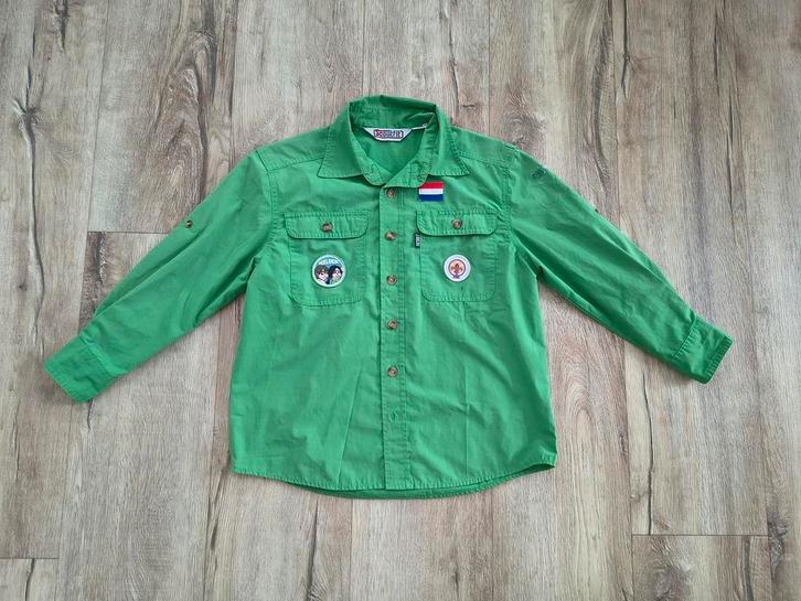 Mooie groene scoutingblouse, Welpen uniform, Scoutfit, 128., Verzamelen, Scouting, Zo goed als nieuw, Kleding, Ophalen of Verzenden