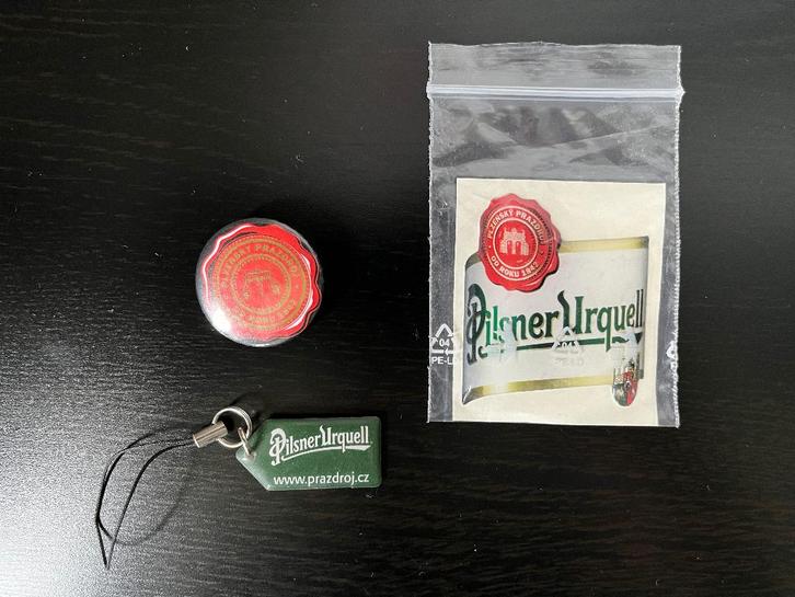 Pilsner Urquell button, sticker en hangertje, Verzamelen, Biermerken, Nieuw, Overige merken, Ophalen of Verzenden