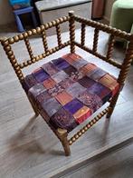 Oud stoeltje met bijzondere bekleding, Ophalen, Gebruikt, Eén