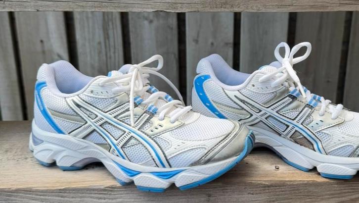 ZGAN Hardloopschoenen Asics blauw/wit maat 38, Sport en Fitness, Loopsport en Atletiek, Zo goed als nieuw, Hardloopschoenen, Hardlopen