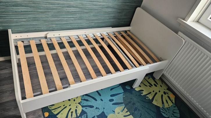 Ikea meegroei bed, Huis en Inrichting, Slaapkamer | Bedden, Zo goed als nieuw, Eenpersoons, 90 cm, Hout, Wit, Ophalen of Verzenden