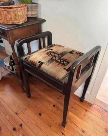 Edwardiaanse pianokruk met opbergruimte onder de stoel beschikbaar voor biedingen