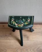 Oud groen houten handbeschilderd krukje - driepoot, Ophalen of Verzenden, Gebruikt, Hout