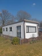 Fijn chalet/stacaravan met hele grote voortent.