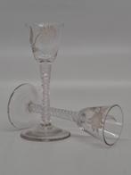 2 UK Cordial/Wijnglazen gegraveerd, Mercury Twist, c1750, Antiek en Kunst, Ophalen of Verzenden