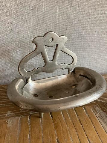 Brocant zeepbakje beschikbaar voor biedingen