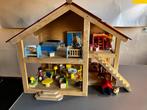Groot houten poppenhuis + complete inrichting (Pintoy), Ophalen, Gebruikt, Poppenhuis