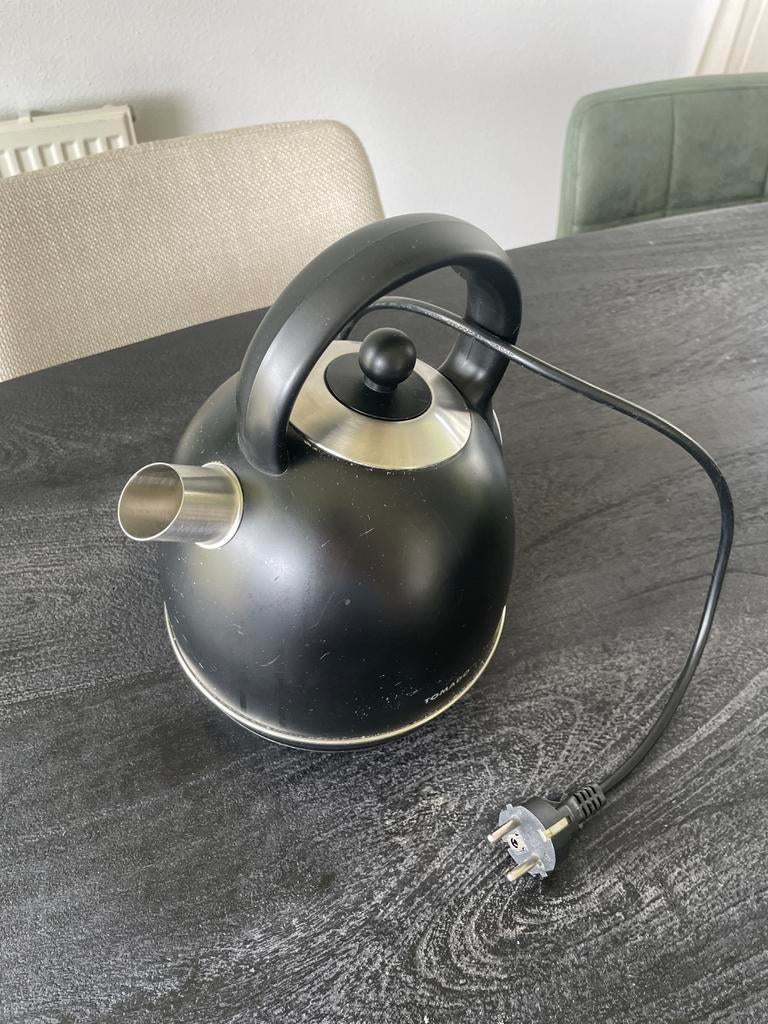 Zwarte waterkoker, Witgoed en Apparatuur, Waterkokers, 1 tot 2 liter, Ophalen, Gebruikt, Rvs