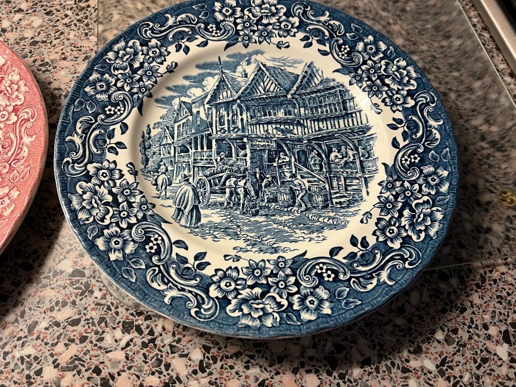 2 Borden Royal Tudor Ware, Ophalen of Verzenden