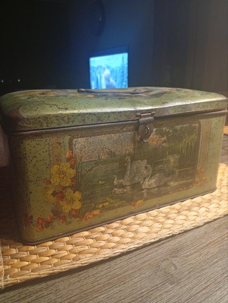 Vintage blikken trommel met zwanen en bloemen, Verzamelen, Blikken, Ophalen of Verzenden, Gebruikt, Overige, Overige merken