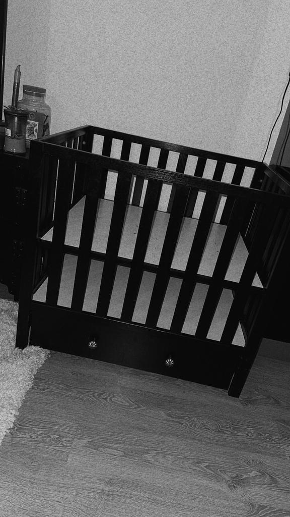 Zwarte box te koop, Ophalen, Zo goed als nieuw, Lade