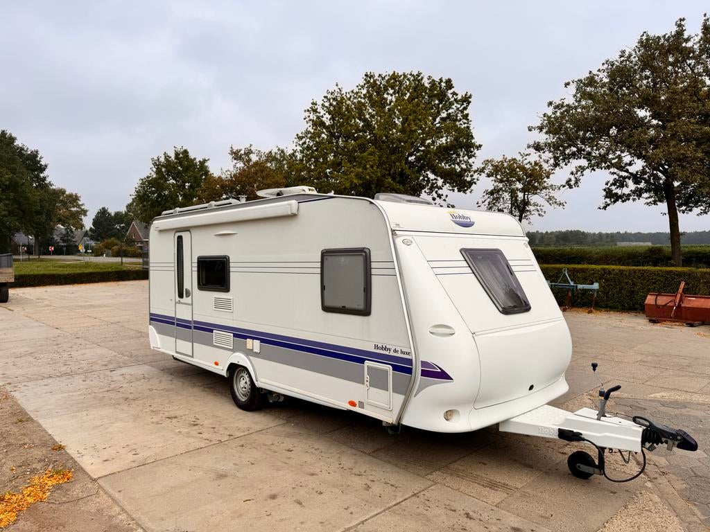 Hobby 500KMFE de Luxe met mover, luifel en airco, Vast bed, Hobby, Treinzit, Particulier