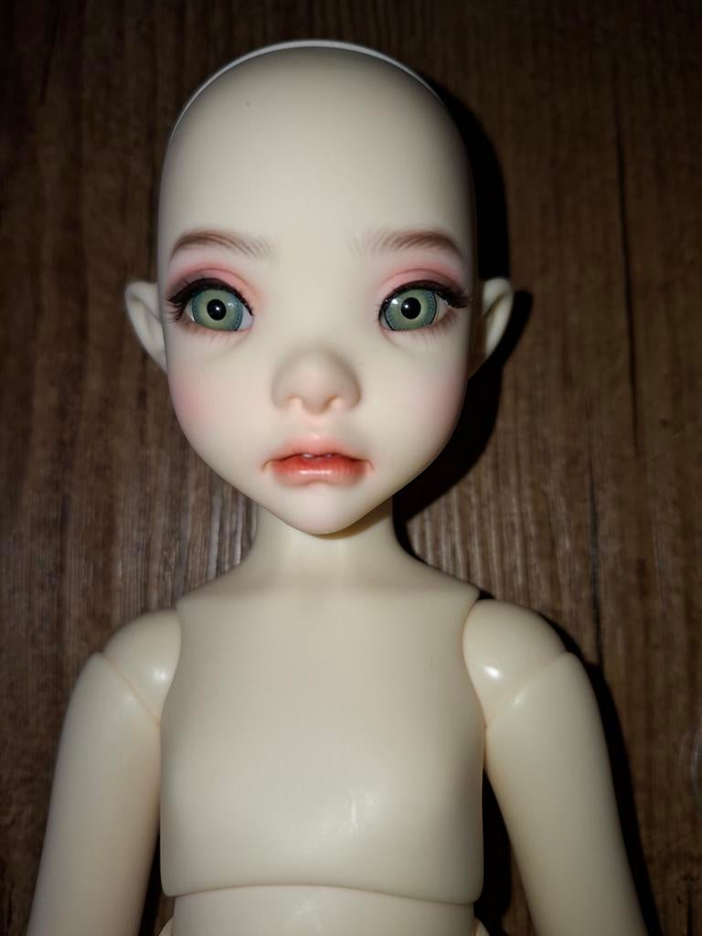 BJD pop Dust of Dolls Roze., Verzamelen, Poppen, Zo goed als nieuw, Overige typen, Ophalen of Verzenden