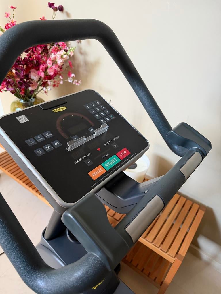 TECHNOGYM FORMA BLACK  NEW BIKE HOMETRAINER, Ophalen of Verzenden, Zo goed als nieuw, Benen, Overige typen