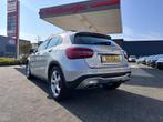 Mercedes-Benz GLA-klasse 180 Business Solution AMG|Panoramad, Gebruikt, 4 cilinders, 715 kg, Leder en Stof