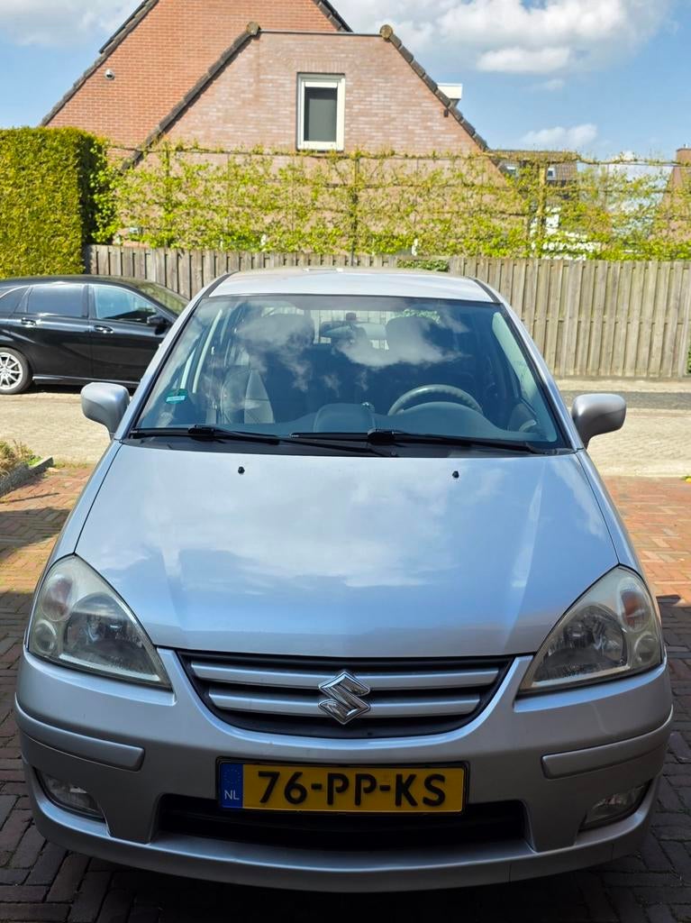 Suzuki Liana 1.6 Exclusive AUT 2004 Grijs APK tot 25-3-2027, Auto's, Suzuki, Stof, Zwart, 4 cilinders, 400 kg