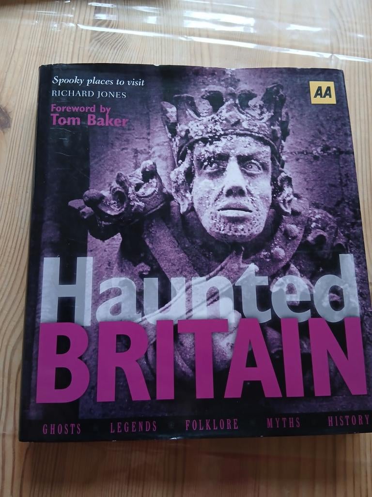 Haunted Britain - Spooky places to visit, Ophalen of Verzenden, Gelezen, Richard Jones