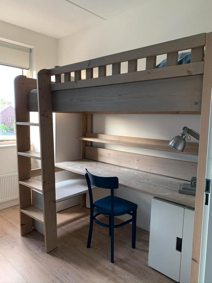 Steigerhouten hoogslaper met bureau, Kinderen en Baby's, Kinderkamer | Stapelbedden en Hoogslapers, Zo goed als nieuw, Hoogslaper