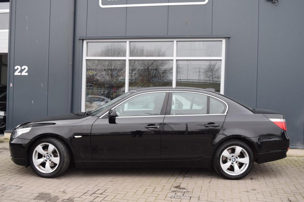 BMW 5-serie 525i | Airco | Cruise | APK 11-2026 !, Zwart, Zwart, 11 km/l, Bedrijf