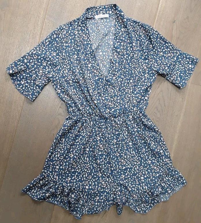 Te koop: Fleurige korte jumpsuit van VENESSA NUCCI Mt: XS/S, Kleding | Dames, Jumpsuits, Zo goed als nieuw, Maat 36 (S), Blauw