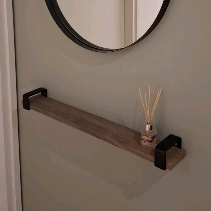 Houten wand plankje 70 cm, met zwarte beugels., Huis en Inrichting, Ophalen of Verzenden