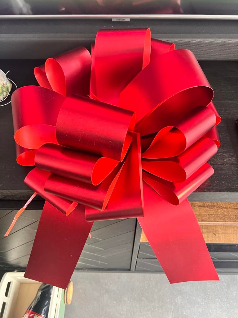 Grote rode strik voor cadeau of decoratie, Hobby en Vrije tijd, Feestartikelen, Ophalen, Zo goed als nieuw, Versiering, Verjaardag