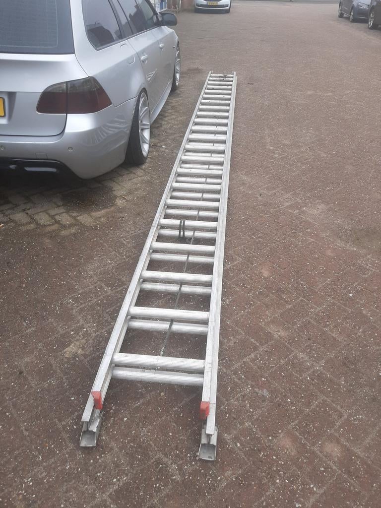 Uitschuifbare ladder met 22 treden, Ophalen of Verzenden, 4 meter of meer