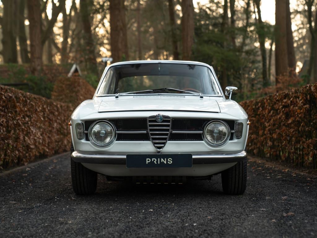 Alfa Romeo GT 1300 Junior | Recently restored | 25-year-owne, Auto's, Achterwielaandrijving, Wit, Handgeschakeld, Grijs