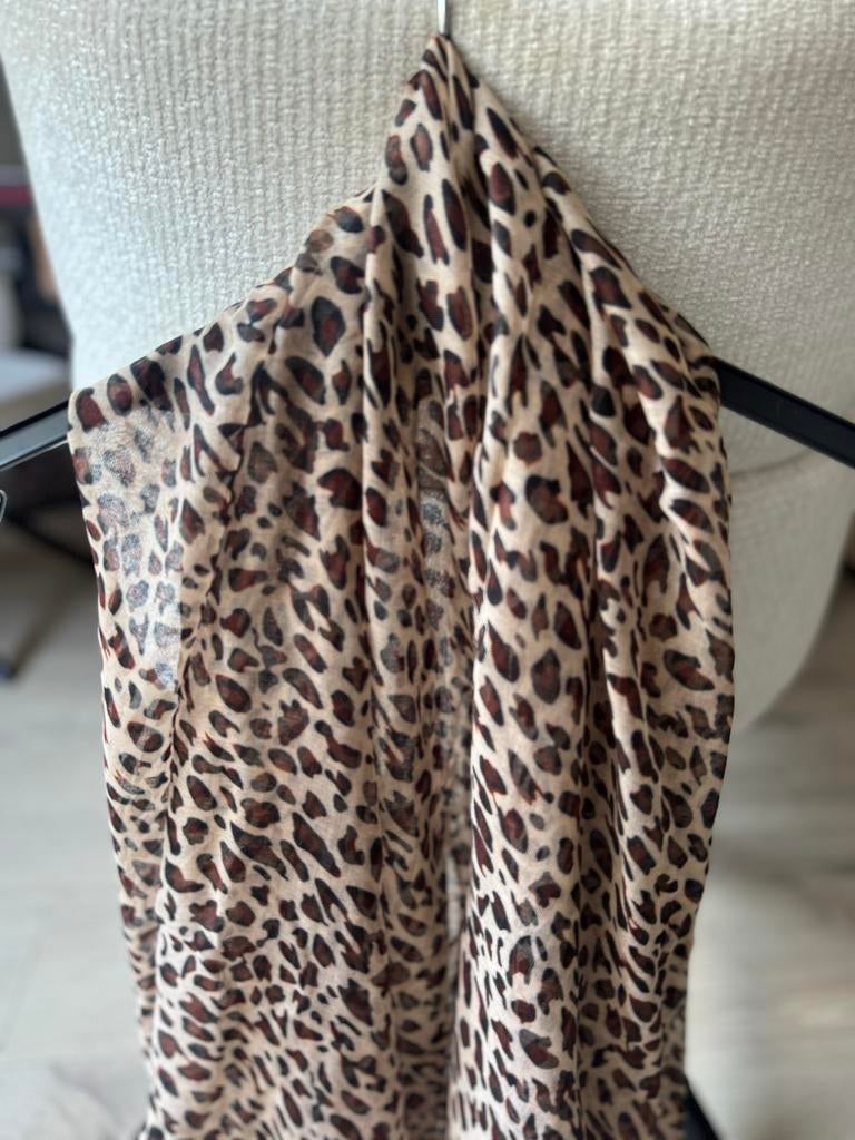 Nieuwe panterprint sjaal, Kleding | Dames, Mutsen, Sjaals en Handschoenen, Ophalen of Verzenden, Nieuw, Maat 46/48 (XL) of groter