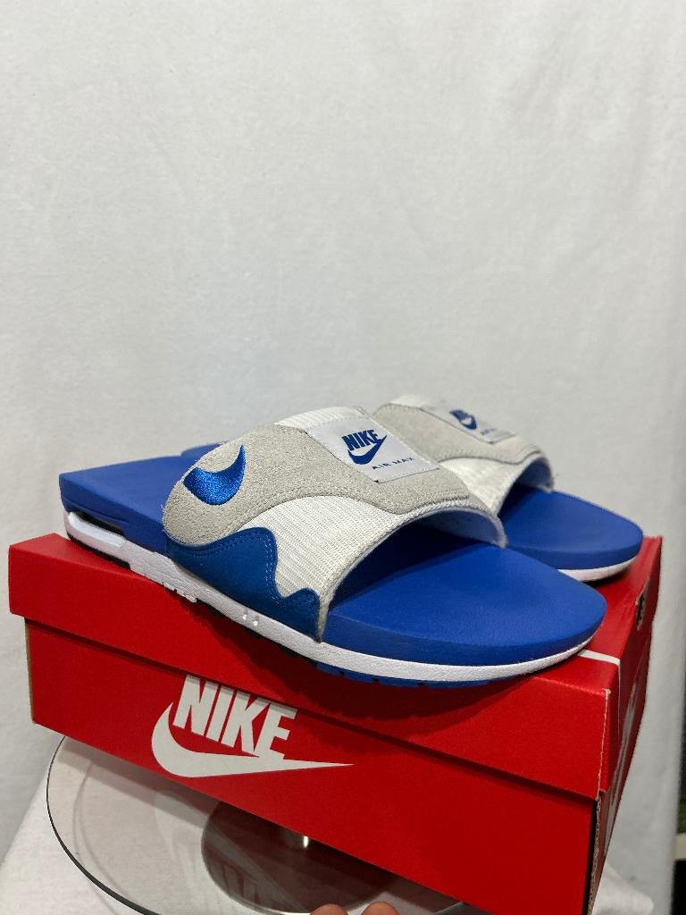 ALS NIEUW! Maat 49,5 - Nike Air Max 1 Slide Royal Blue, Kleding | Heren, Schoenen, Slippers, Nike, Zo goed als nieuw, Nike