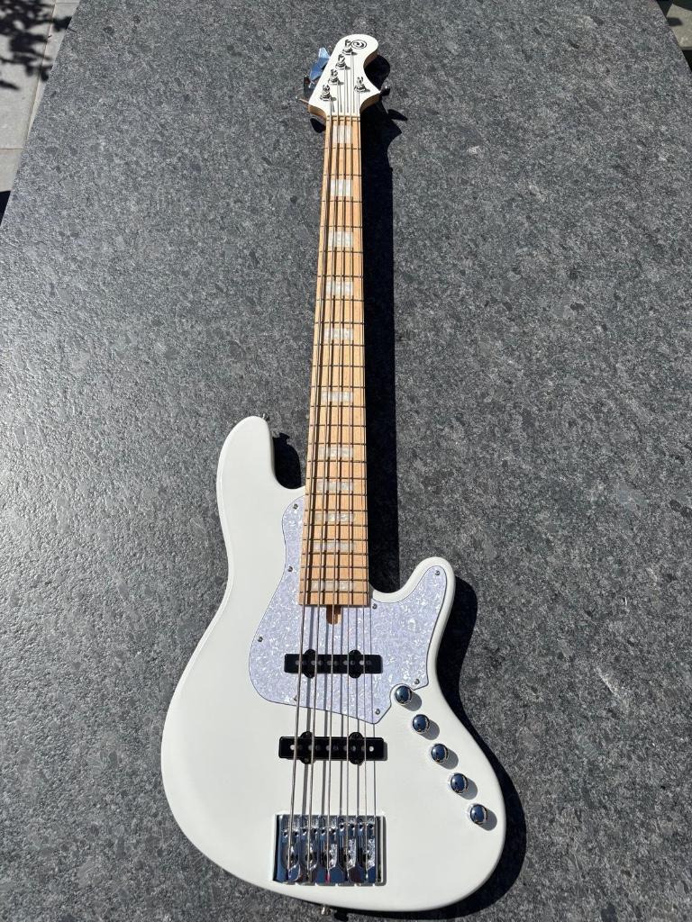 Cort Elrick NJS5 – White – Boutique Jazz Bass Performance, Muziek en Instrumenten, Snaarinstrumenten | Gitaren | Bas, Ophalen