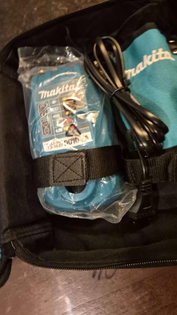 Nieuwe Makita acculader DC10WA, Niet ingevuld, Niet ingevuld, Nieuw, Ophalen of Verzenden