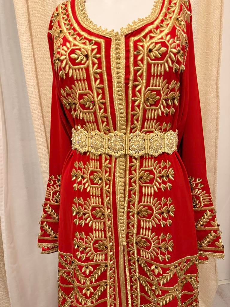 Prachtige rode crepe takshita met gouden borduursel, Ophalen of Verzenden, Zo goed als nieuw, Rood, Overige typen