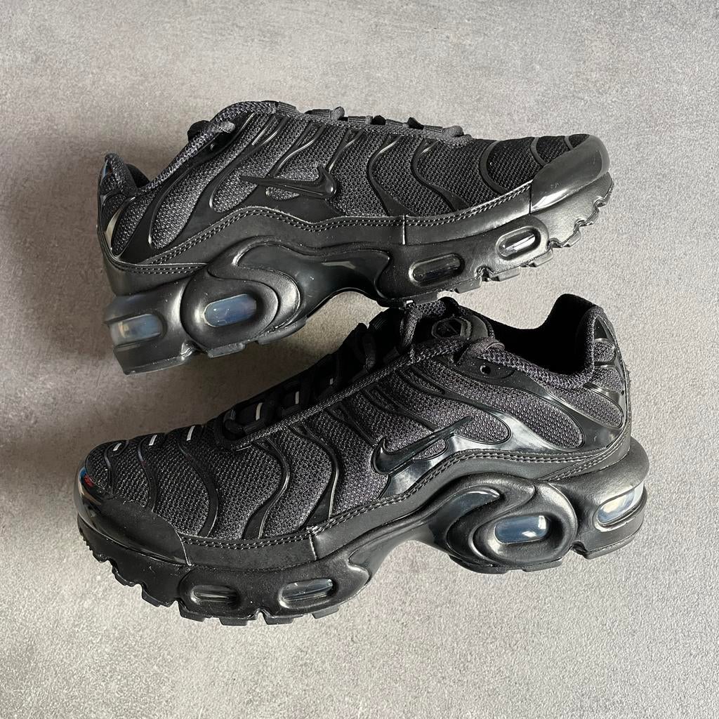 Nike Air Max Plus Tn Triple Black 37.5, Ophalen of Verzenden, Zo goed als nieuw, Zwart, Sneakers of Gympen