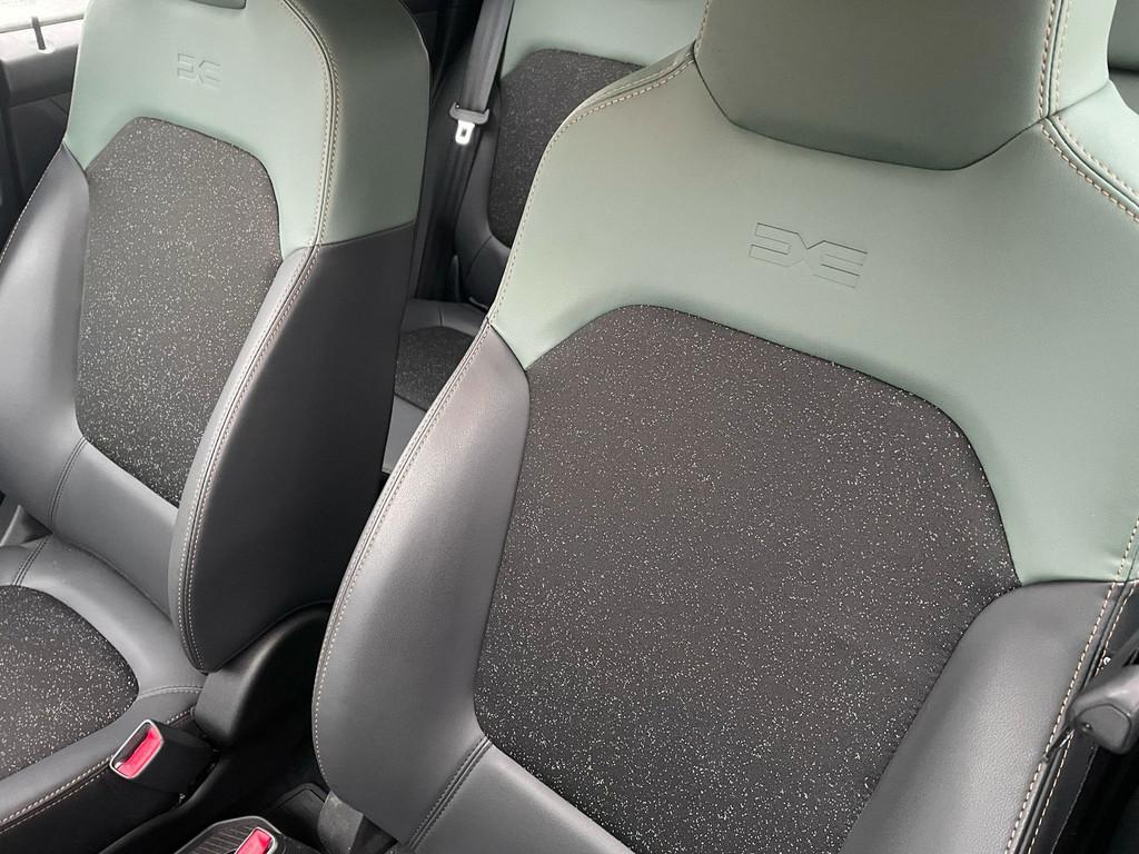 Dacia Spring Extreme 65 26.8 kWh NIEUWSTAAT NAVI CRUISE, Auto's, Gebruikt, 4 stoelen, 949 kg, Hatchback