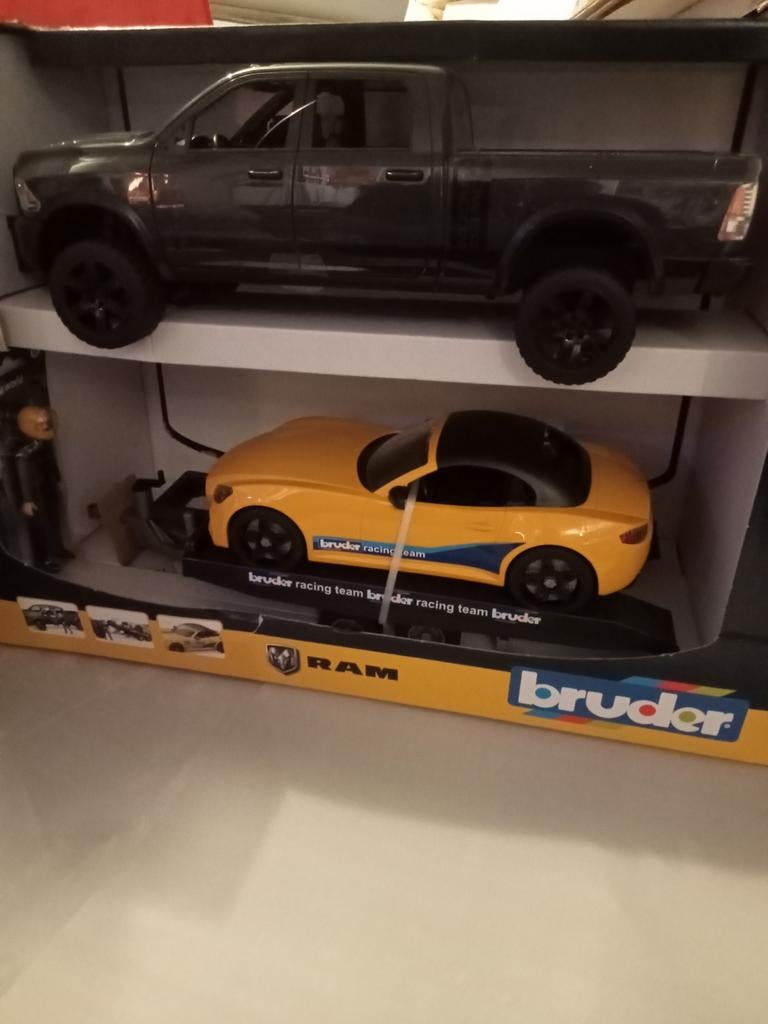 Bruder Dodge Ram met auto en aanhanger, Ophalen of Verzenden